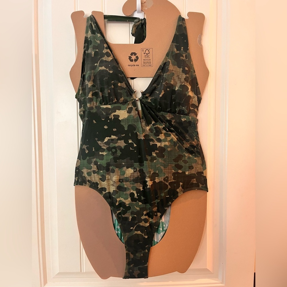 Robin Piccone Camouflage One-Piece Swimsuit Size 14 Summer Resort Beach Pool EUC